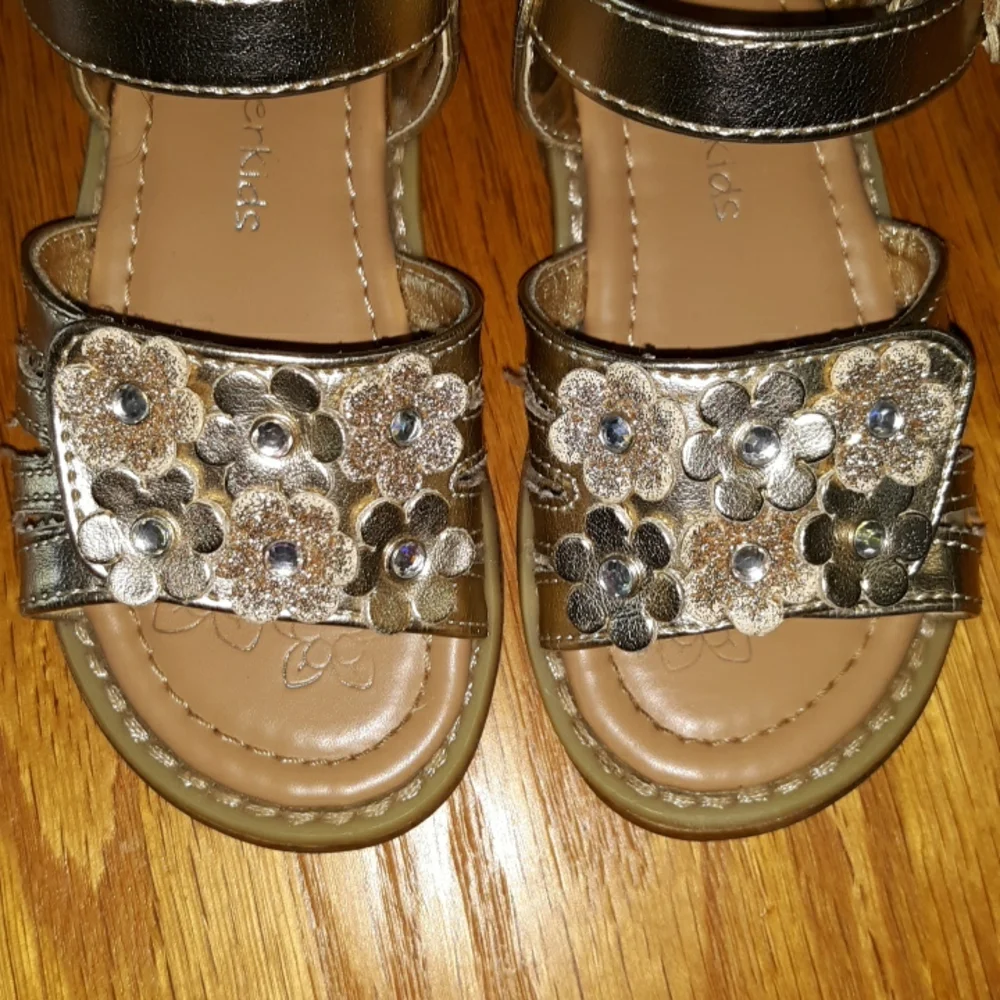 🌞 Wonder Kids Gold Sandals Size 7 - Picture 3 of 7